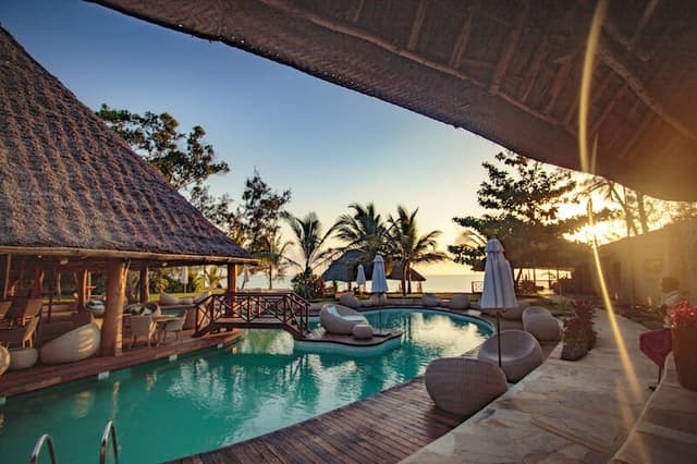 Tulia Beach Resort https://res.cloudinary.com/drhl0yu7y/image/upload/v1720098479/lodges/tulia-beach-resort/gallery/4_cknhue.jpg
