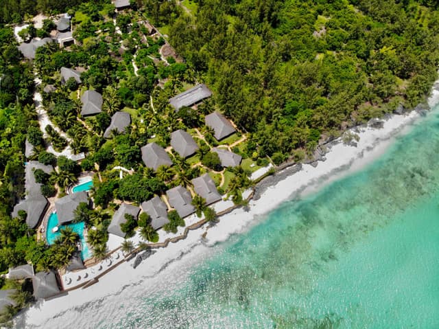 Tulia Beach Resort https://res.cloudinary.com/drhl0yu7y/image/upload/v1720098485/lodges/tulia-beach-resort/gallery/5_wnx4hd.jpg